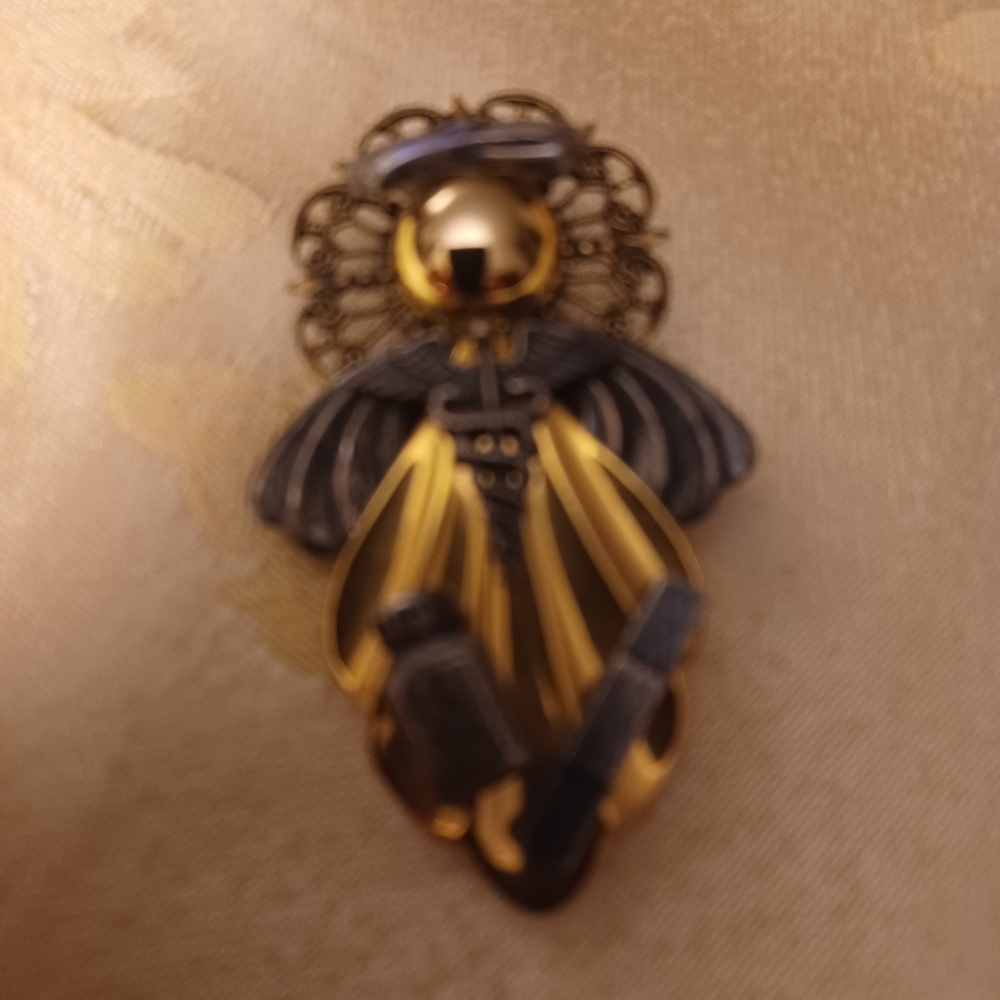 Healing Angel Nurse Brooch Pin - Picture 2 of 5